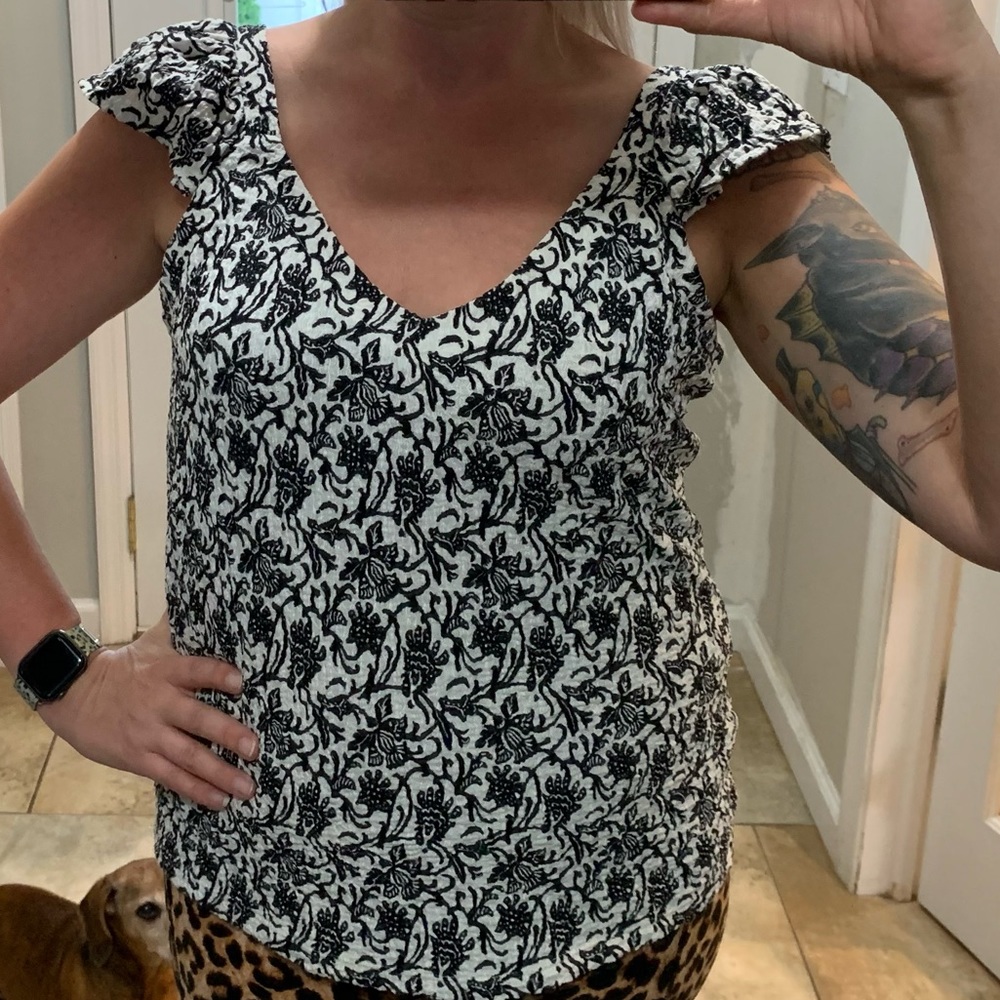 LOFT Black and White Sleeveless Top *Damask*